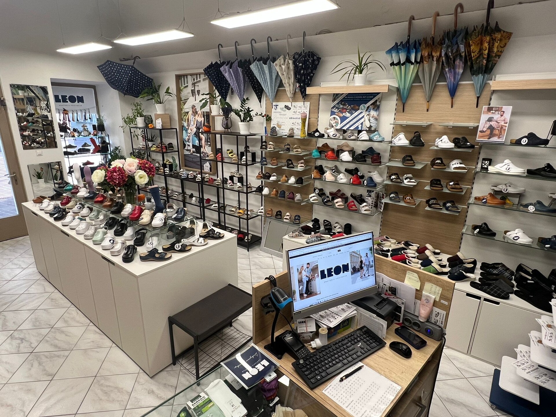 Kamenna predajna LEON 3